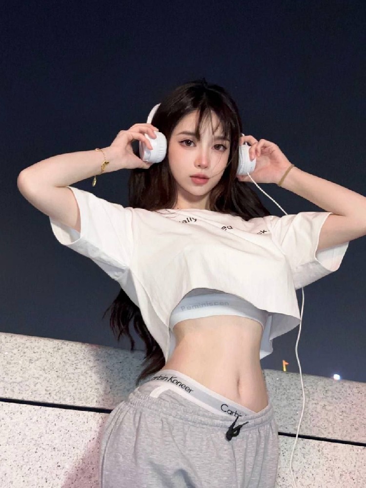 上海高端外围5⃣️⬆️抖音60w 天然白虎 馒头一线天