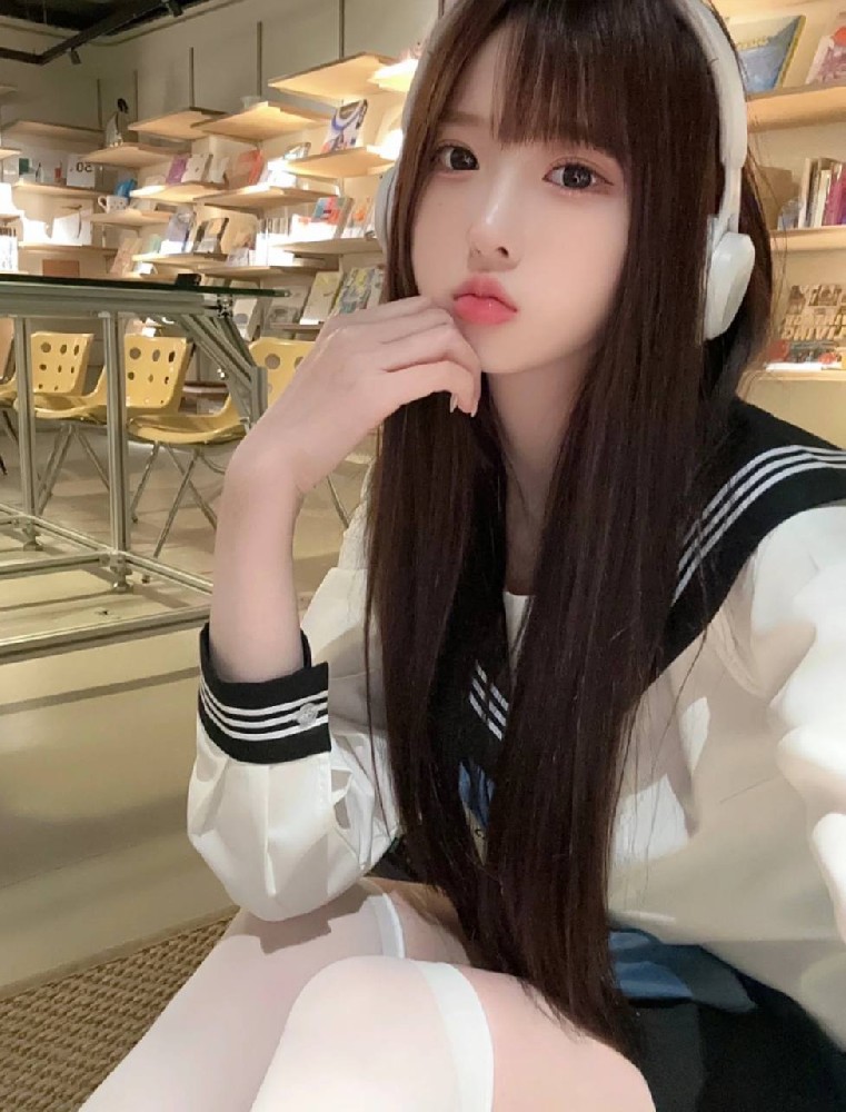 苏州外围 ❤️03年大学生173d❤️全身雪白❤️大长腿