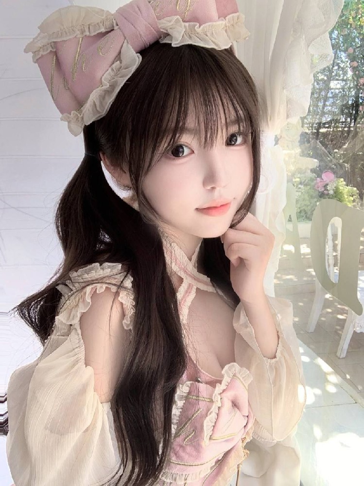 深圳外围绿萝  168E-06极品童颜巨乳洛丽塔女孩